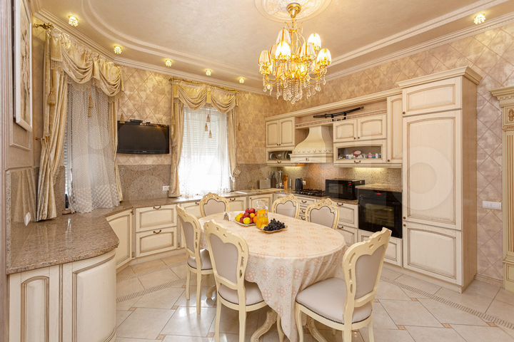 Дом 540 м² на участке 13 сот.