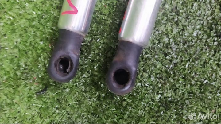 Амортизатор багажника пара Volkswagen Passat седан