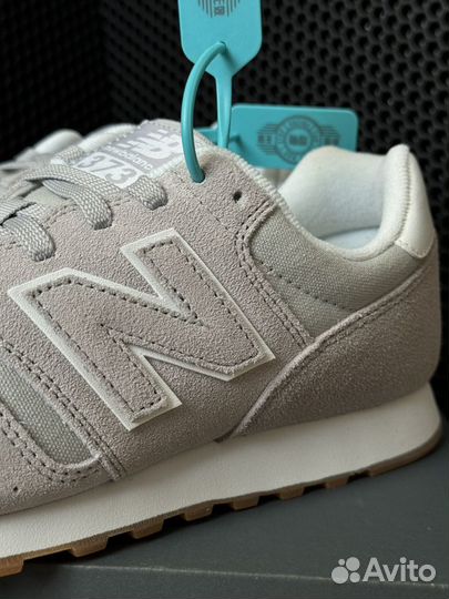 New Balance 373