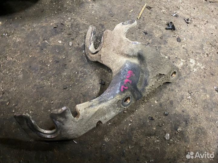 Кронштейн (крепление) Ford Focus 2 qqdb 1.8 бензин