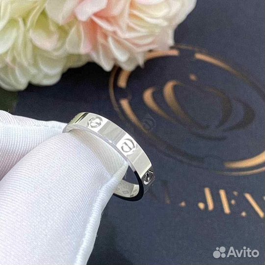 Обручальное кольцо Cartier Love из белого золота