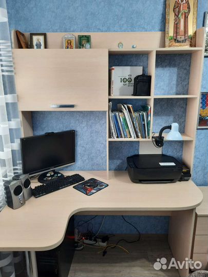 Компьютерный стол