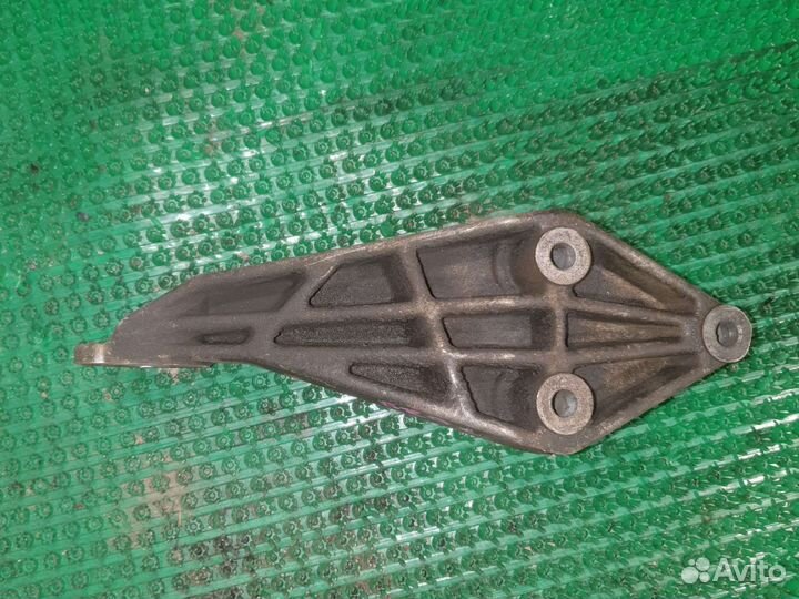 Кронштейн кпп Опель Вектра Б левый