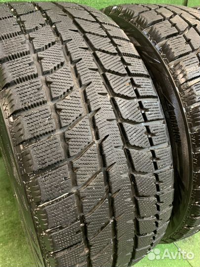 Bridgestone Blizzak WS-70 245/45 R17