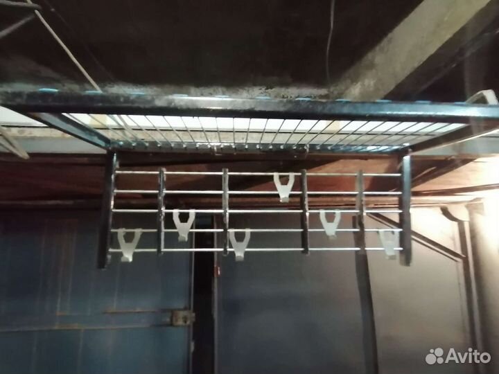 Вешалка для одежды настенная металлическая