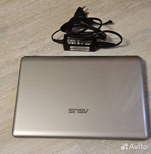 Ноутбук asus Eee PC 1201N
