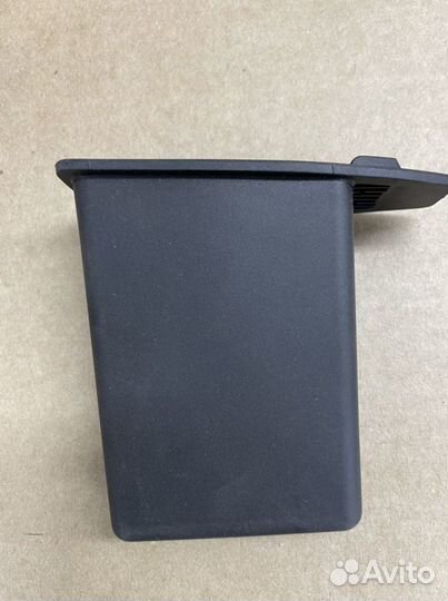 A2046830075 отсек вещевой центральной консоли w204