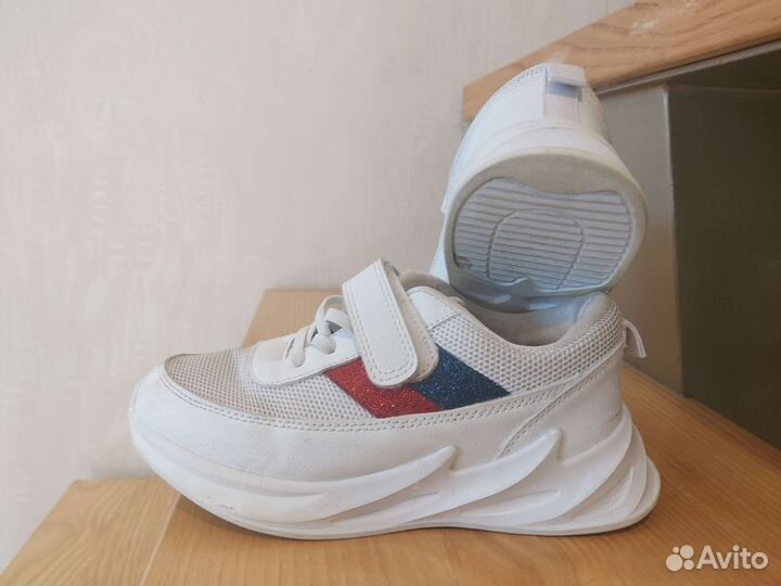Кросовки белые 32