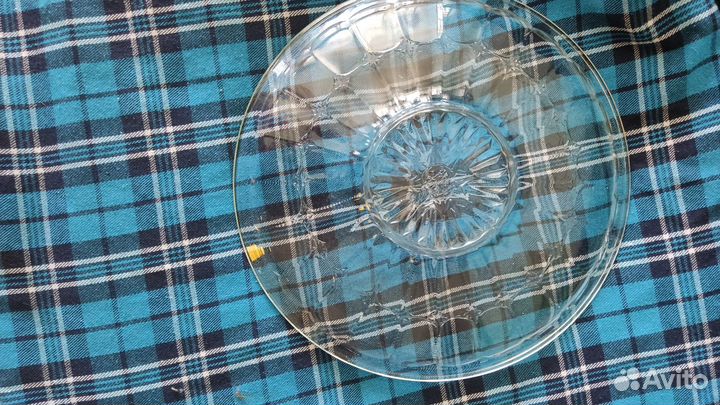 Блюдо стеклянное и блюдечки