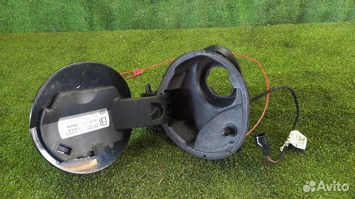 Лючок бензобака Audi A1 caxa 2011