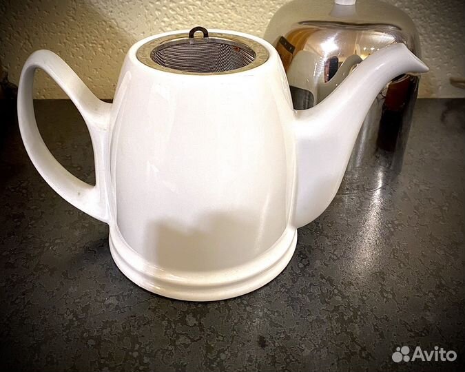 Фарфоровый заварочный чайник с ситом Salam White