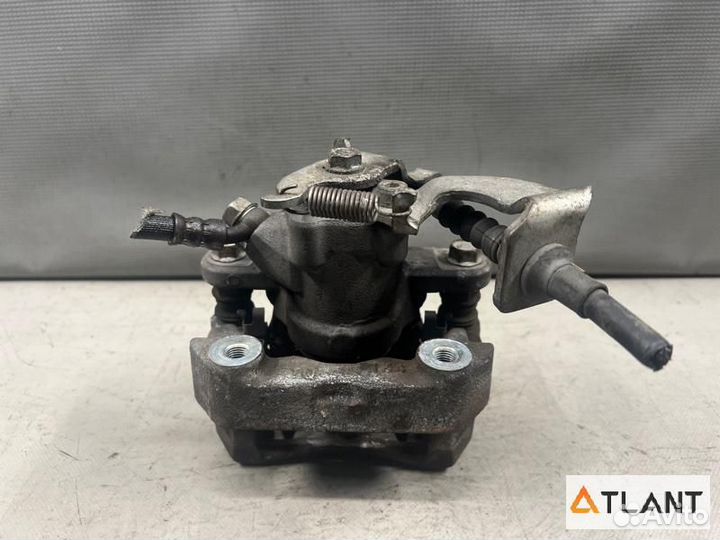 Суппорт задний правый toyota prius