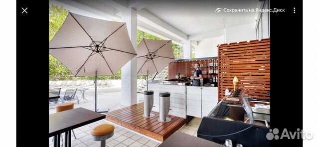 Бармен в пулл-баре