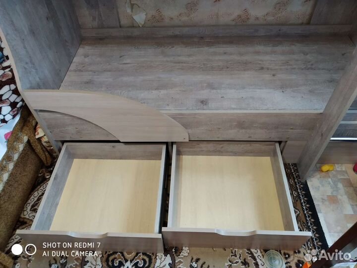 Двухъярусная кровать