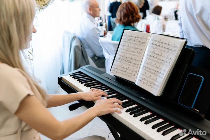 Пианистка на мероприятие