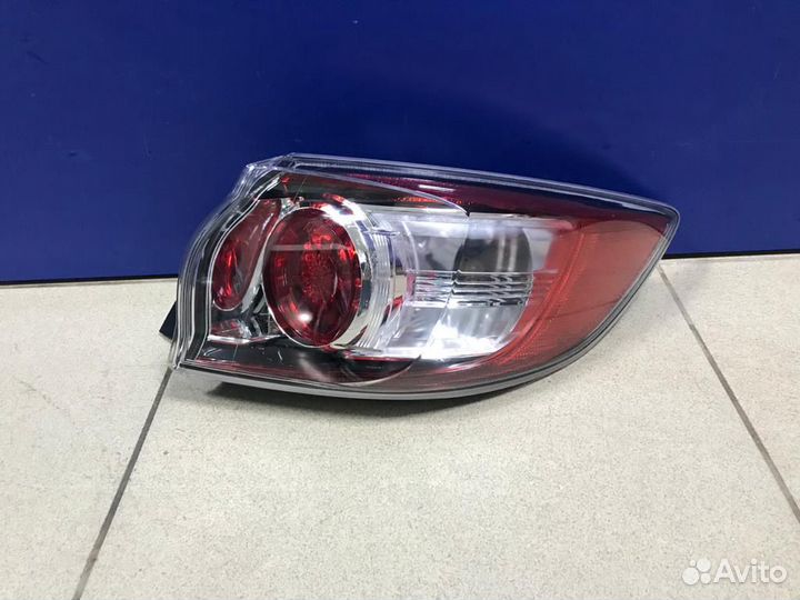 Фонарь правый на Mazda 3 bl красный