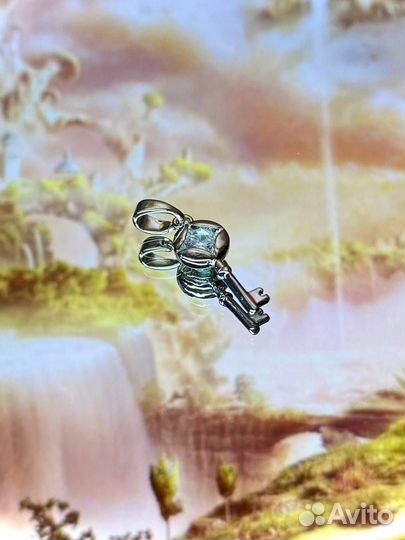 Подвеска ключик с кристаллом бижутерия