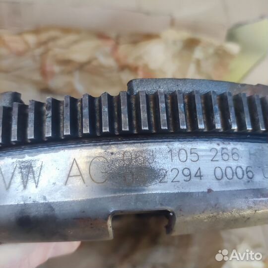 Двухмассовый маховик 06J105266H