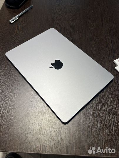 MacBook Air 13 (2022), 512 ГБ, M2 (8 ядер), RAM 8 ГБ, GPU 10-core