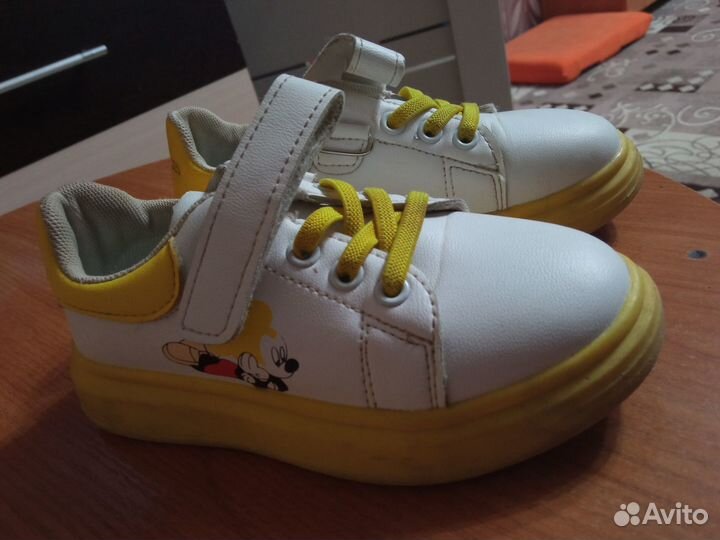 Кроссовки для девочки