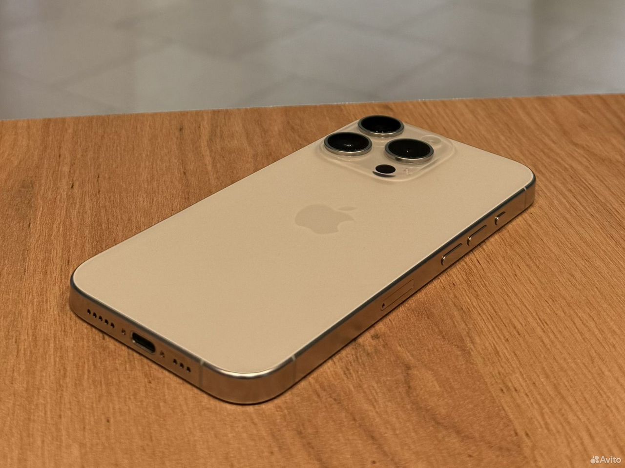 iPhone 15 Pro, 256 ГБ