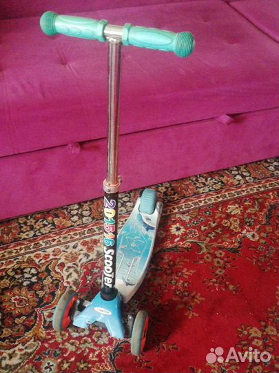 Самокат трёхколёсный