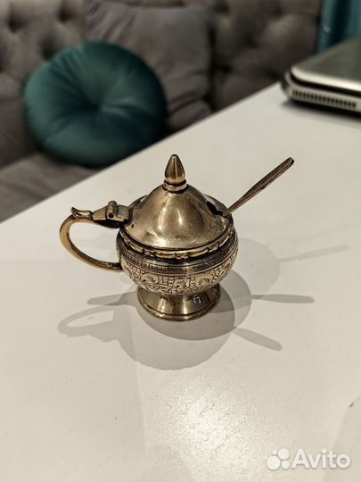 Солонка и перечница бронза