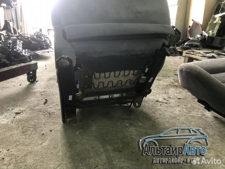 Передние сидения Kia Sportage 1 кресла