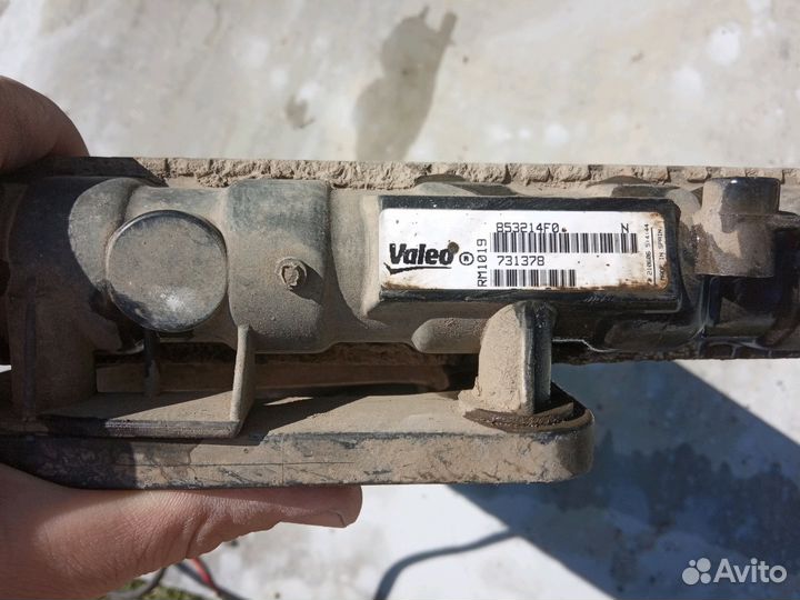 Радиатор в сборе с вентилятором для рено логан 1,4