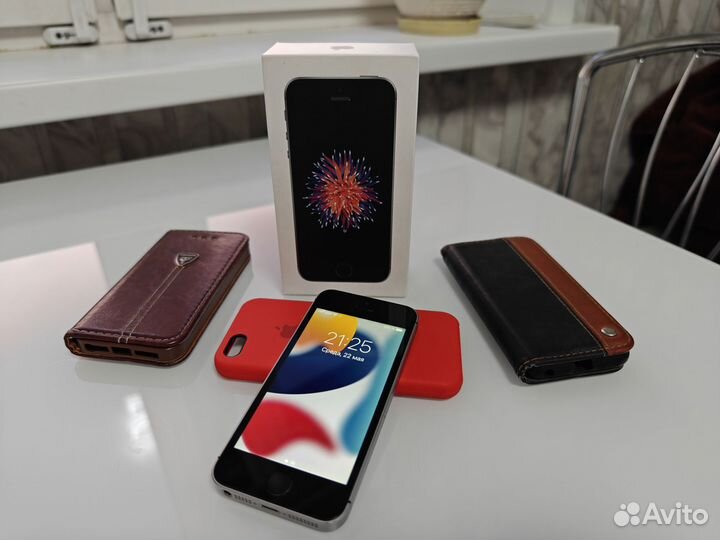 iPhone SE, 32 ГБ