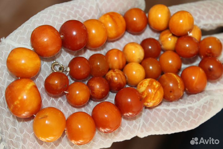 Янтарные бусы из СССР. пейзажный янтарь. вес: 68 г
