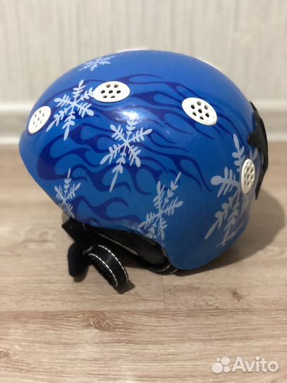 Горнолыжный шлем