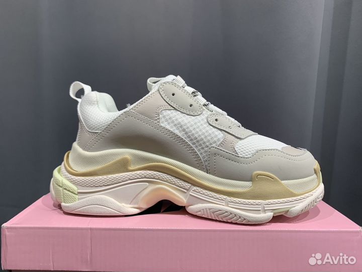 Balenciaga Triple S White. Женские кроссовки