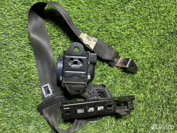 Ремень безопасности Volkswagen Polo