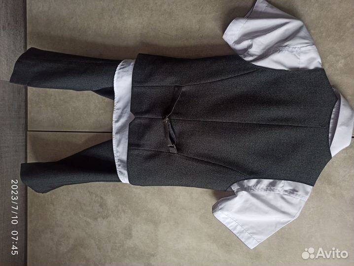 Школьный костюм для мальчика 128 серый