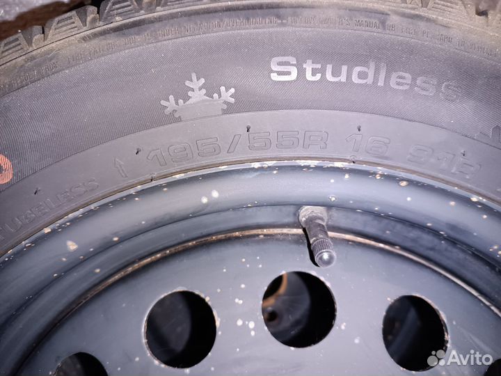 Kumho I'Zen Stud Snow KW11 195/55 R16