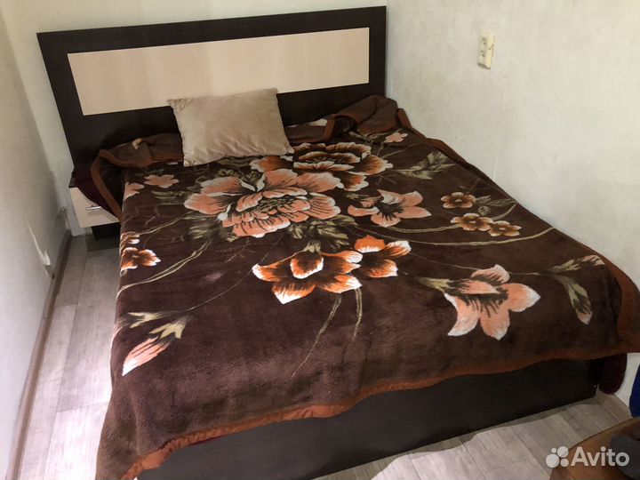 Кровать двуспальная с ящиками доя белья