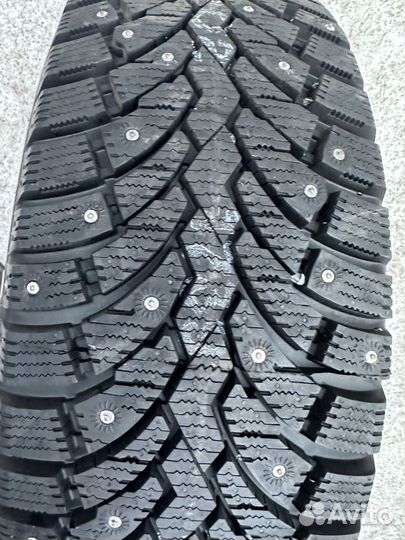 Pirelli Formula Ice 215/65 R16 98T