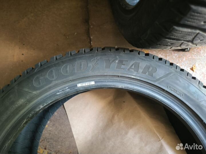 Goodyear UltraGrip Arctic 2 235/45 R18