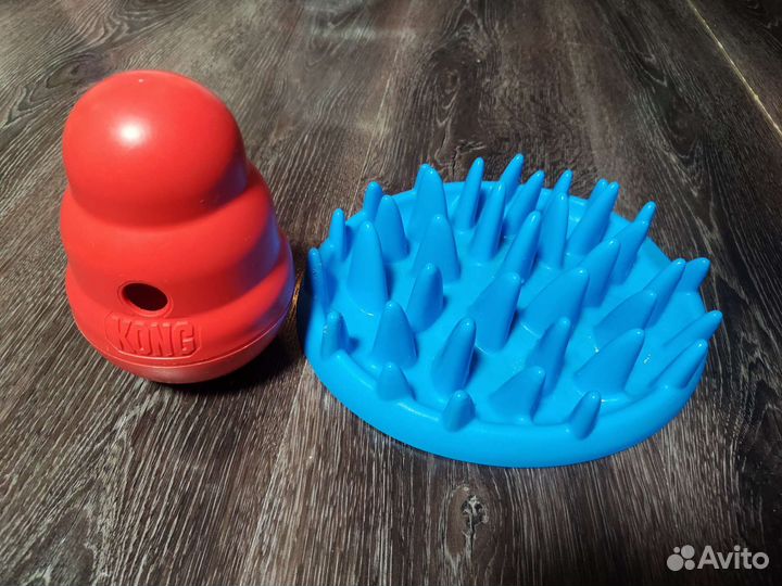 Игрушка для собак Kong Wobbler и кормушка