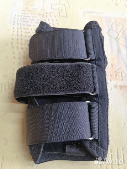 Бандаж фиксатор на запястье двухсторонний