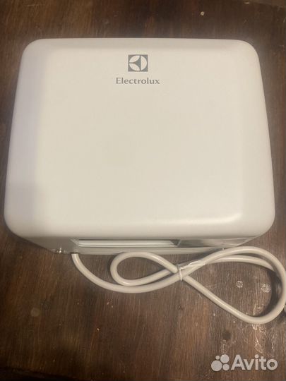 Электросушитель для рук Electrolux ehda/W-2500