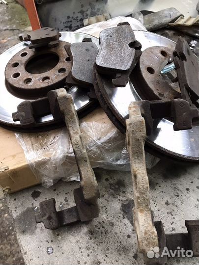 Комплект на передние тормоза опель астра GTC H