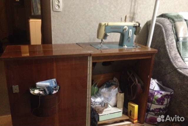 Швейная машина Чайка. Ножная. В тумбе