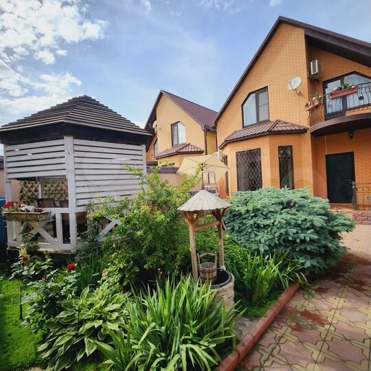 Дом 160 м² на участке 2 сот.