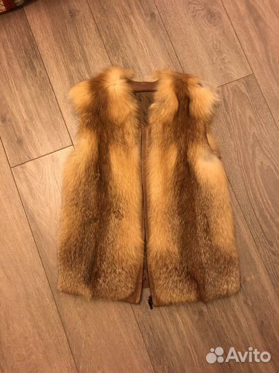 Жилет из натуральной лисы