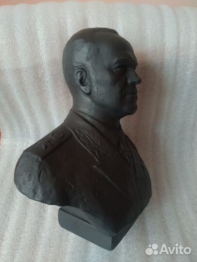 Бюст. Жуков