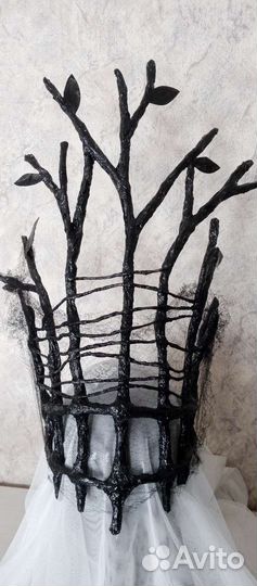 Готическая корона с ветками