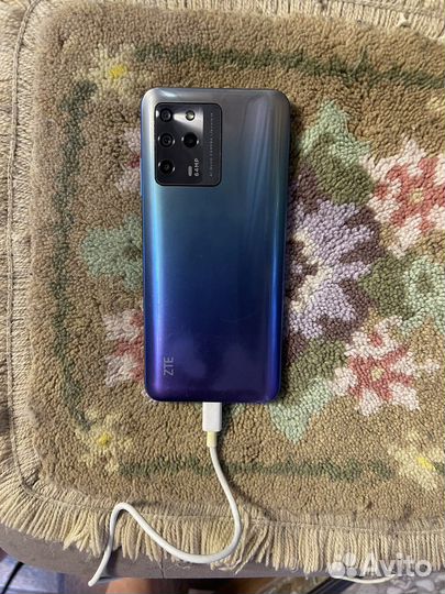 Телефон ZTE blade V30