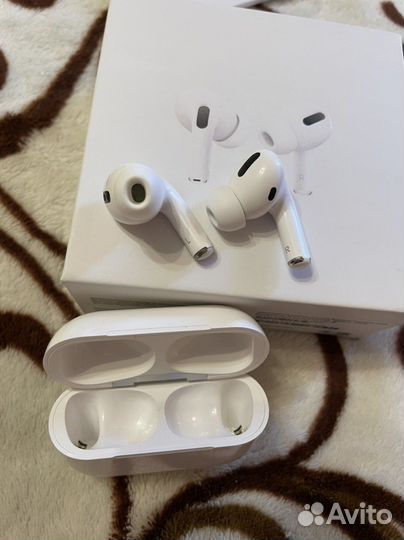 Кейс, левый наушник airpods pro
